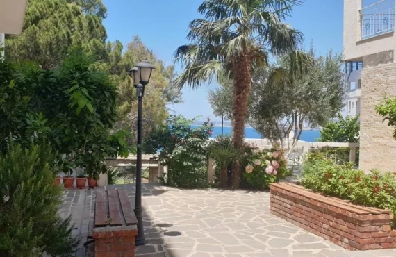 Apartament 1+1 i mobiluar me pamje anësore nga deti. Perëndimi i diellit vjen falas 🌅