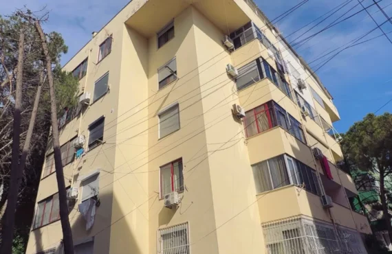 Apartament me pamje nga deti, dy ballkone dhe akses në tarracë