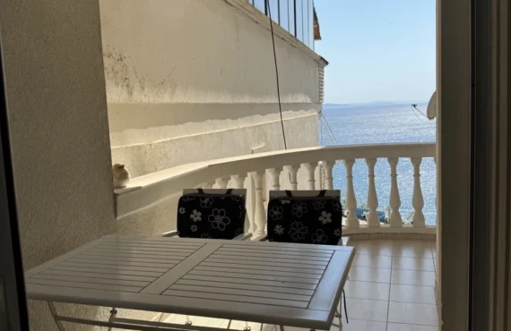 Apartament me pamje deti dhe tarracë mbi bregdet