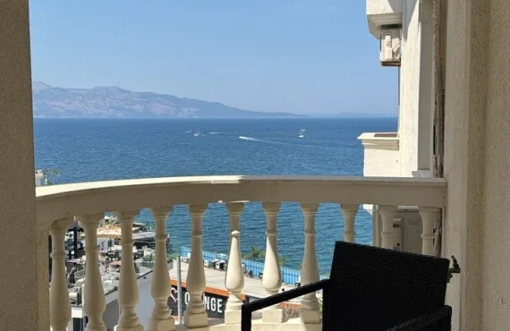 Apartament me një dhomë gjumi dhe tarracë me pamje ngaJoni