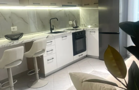Apartament i mobiluar pranë detit – gati për të jetuar menjëherë
