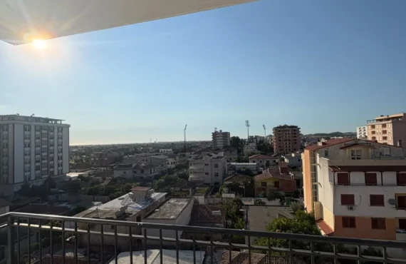 Apartament me pamje nga deti, ku horizonti të përshëndet çdo mëngjes