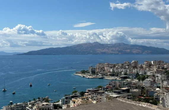 Penthouse i një kati të tërë me horizont të pafund deti