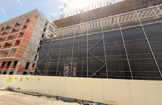 Studio në zemër të Golemit, dy hapa nga deti