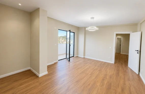 Apartament 2+1 Plotësisht i Renovuar për Shitje në Kasa Residence, Durrës
