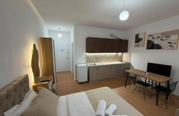 Studio me tarracë – funksionale dhe gati për t'u jetuar