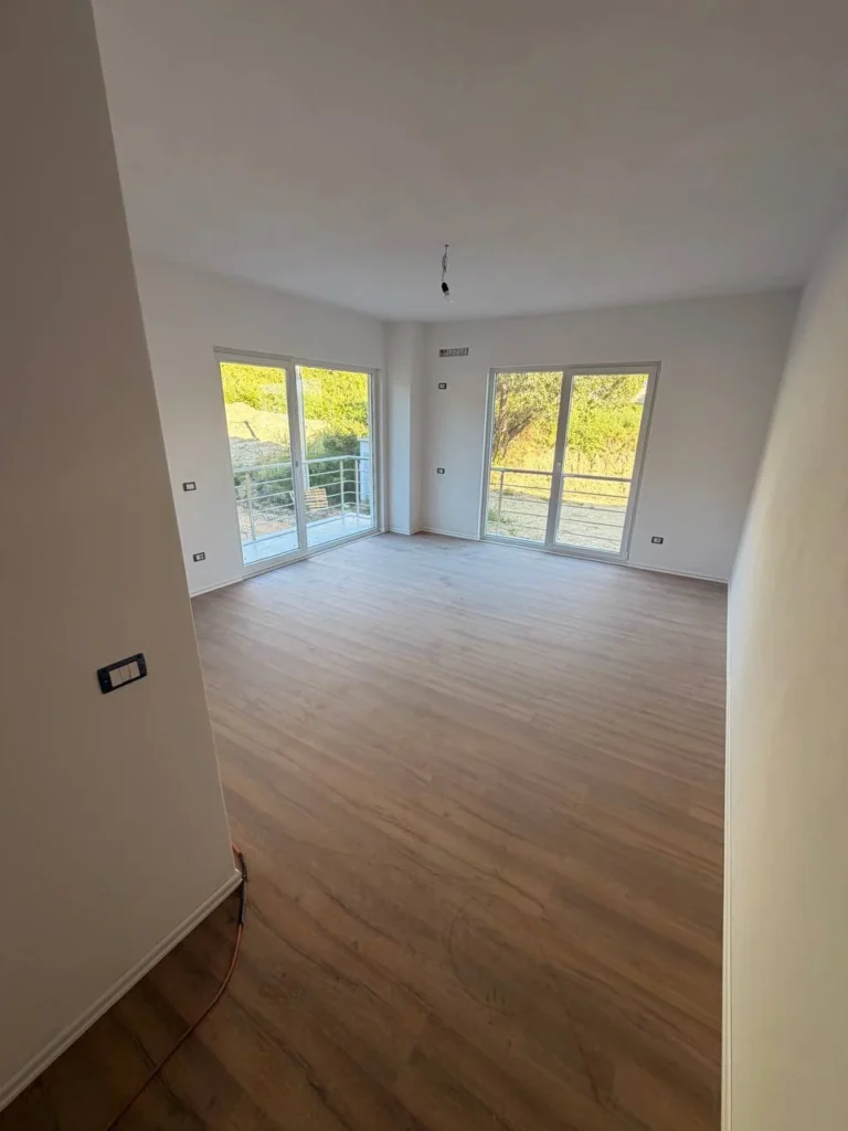 Studio me pamje nga deti, vetëm disa minuta larg rërës