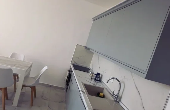 Apartament me pamje deti, një dhomë gjumi, gati për t'u banuar