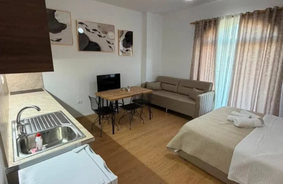 Studio me tarracë – funksionale dhe gati për t'u jetuar