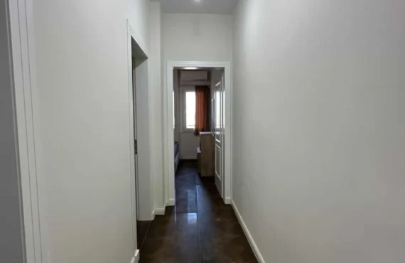 Apartament i ndritur me pamje mbi Durrës