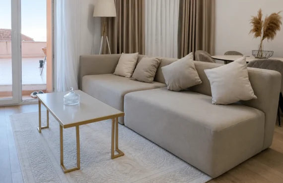 Apartament 2+1 për Qira Afatgjatë në Zemër të Durrësit — €900/muaj
