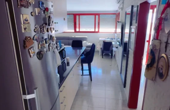 Apartament me pamje nga deti, dy ballkone dhe akses në tarracë