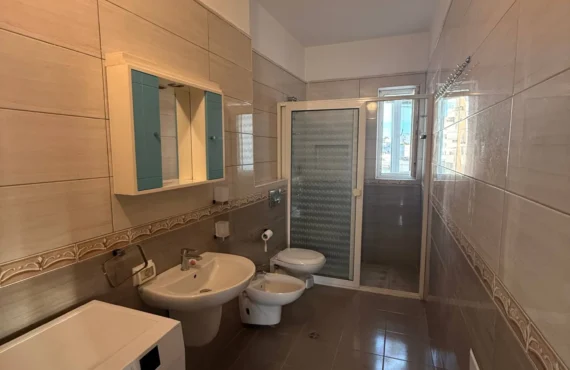 Apartament me tarracë private në zemër të qytetit