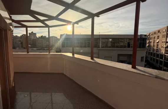 Apartament me tarracë private në zemër të qytetit