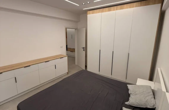 Apartament 2+1 i rinovuar pranë tregut qendror