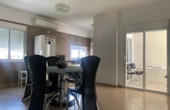 Apartament me pamje deti dhe tarracë mbi bregdet