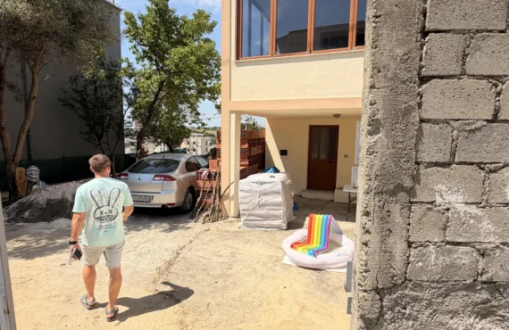Apartament me një dhomë gjumi dhe tarracë me pamje nga deti
