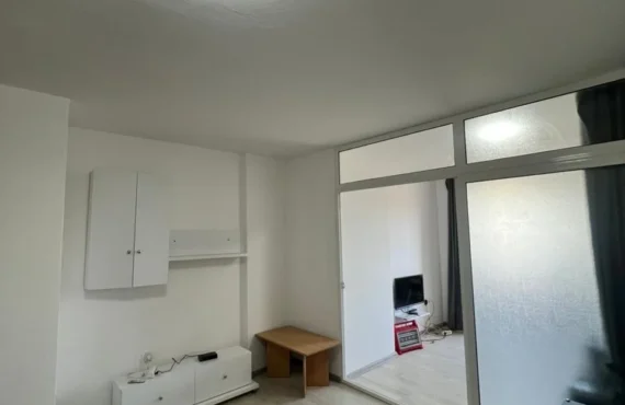 Apartament i ndriçuar dhe i mobiluar me komoditet modern