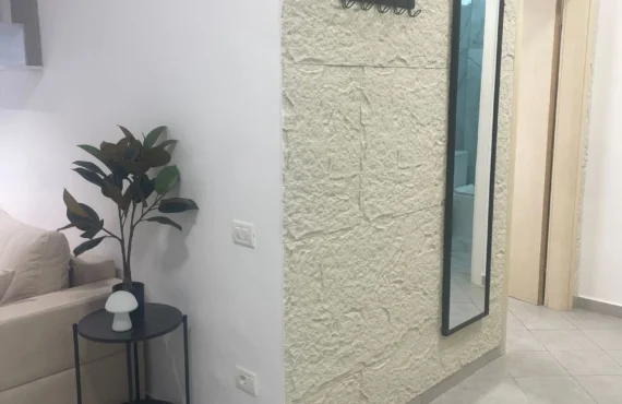 Apartament i mobiluar pranë detit – gati për të jetuar menjëherë