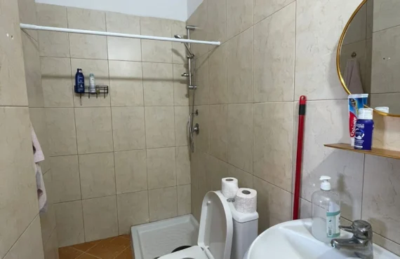 Apartament me pamje nga deti që të mbush çdo dritare