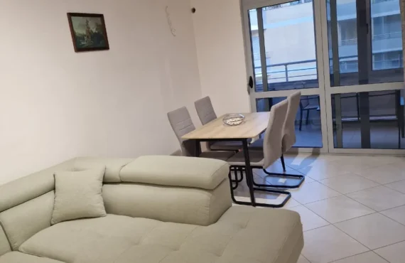 Apartament bregdetar i gatshëm për t'u banuar