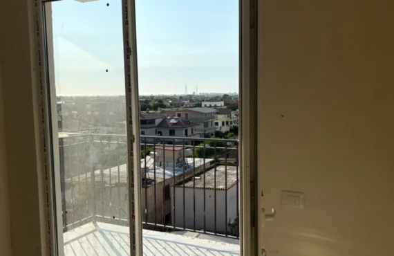 Apartament me pamje nga deti, ku horizonti të përshëndet çdo mëngjes