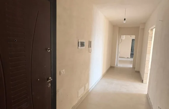 Apartament me pamje nga deti, ku horizonti të përshëndet çdo mëngjes