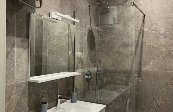 Studio gati për banim, minuta nga deti
