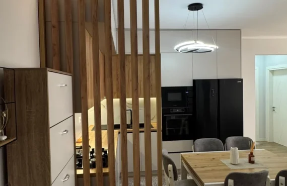 Apartament në zemër të Tiranës me ashensor — hapi i parë drejt shtëpisë suaj
