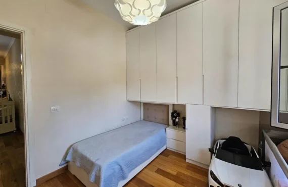 Apartament në zemër të Tiranës me ashensor — hapi i parë drejt shtëpisë suaj