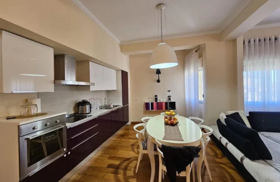 Apartament në zemër të Tiranës me ashensor — hapi i parë drejt shtëpisë suaj