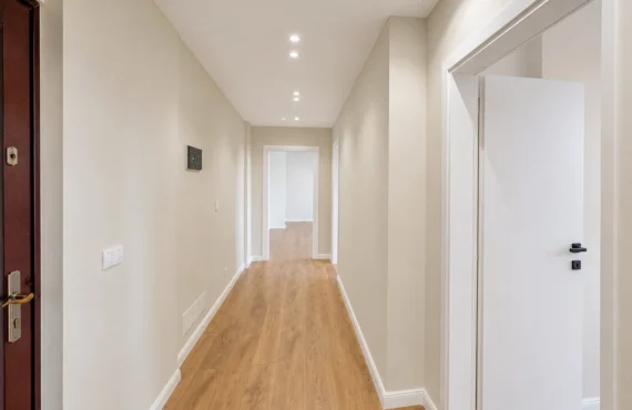 Apartament 2+1 Plotësisht i Renovuar për Shitje në Kasa Residence, Durrës