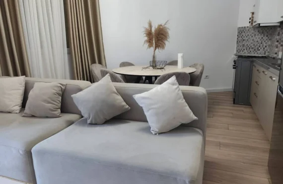Apartament 2+1 për Qira Afatgjatë në Zemër të Durrësit — €900/muaj
