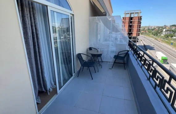 Studio me tarracë – funksionale dhe gati për t'u jetuar