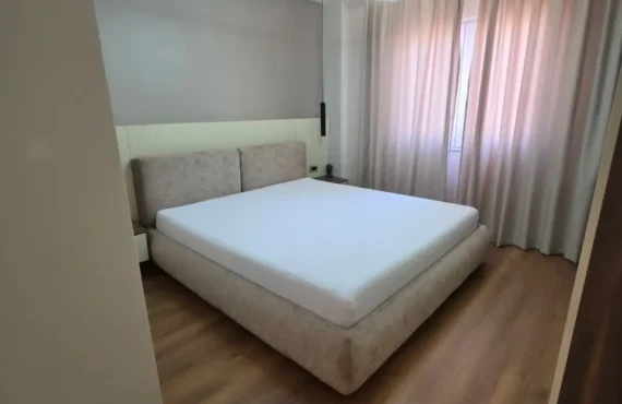 Apartament i mobiluar, minuta nga bregu i Adriatikut