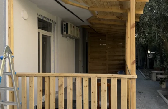 Apartament i ndritshëm me dy dhoma gjumi pranë detit